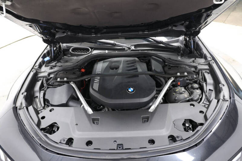 2023 BMW 7 Series 740i