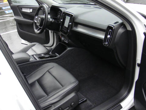 2020 Volvo XC40 T5 Momentum