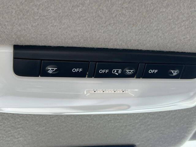 2025 Nissan KICKS PLAY Base - Photo 31