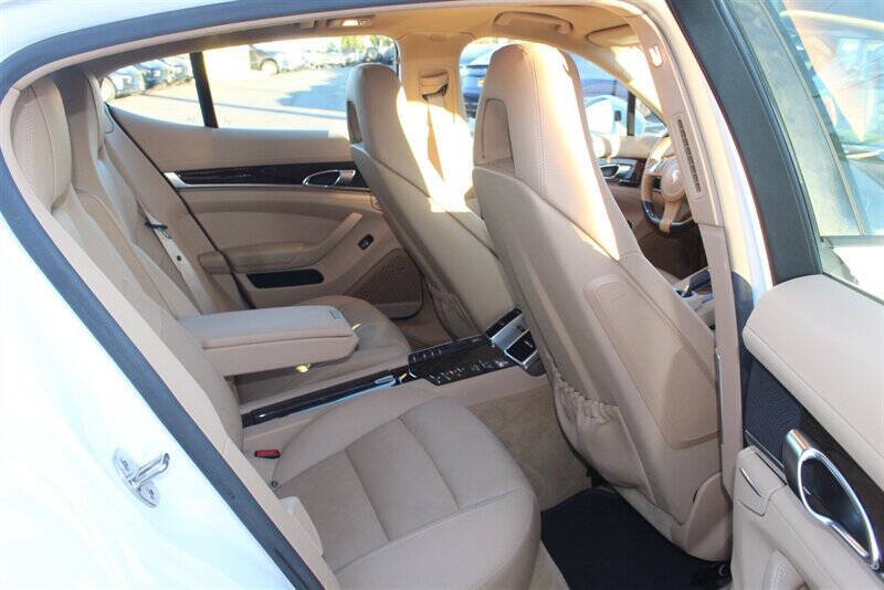 2015 Porsche Panamera 4