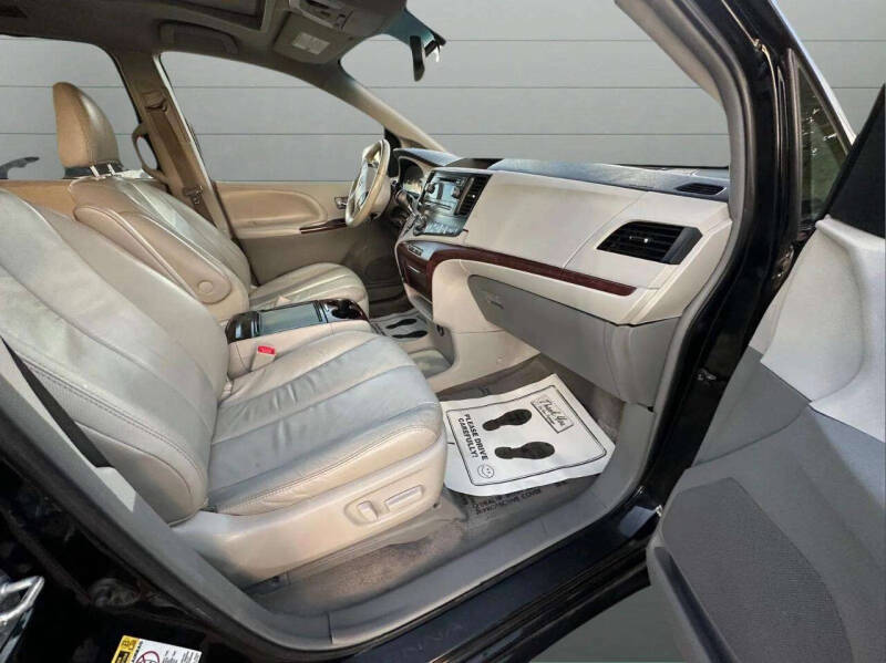 2012 Toyota Sienna Limited 7-Passenger