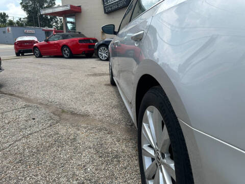 2012 Volkswagen Passat SEL