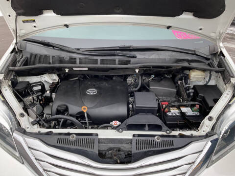 2017 Toyota Sienna Limited Premium 7-Passenger