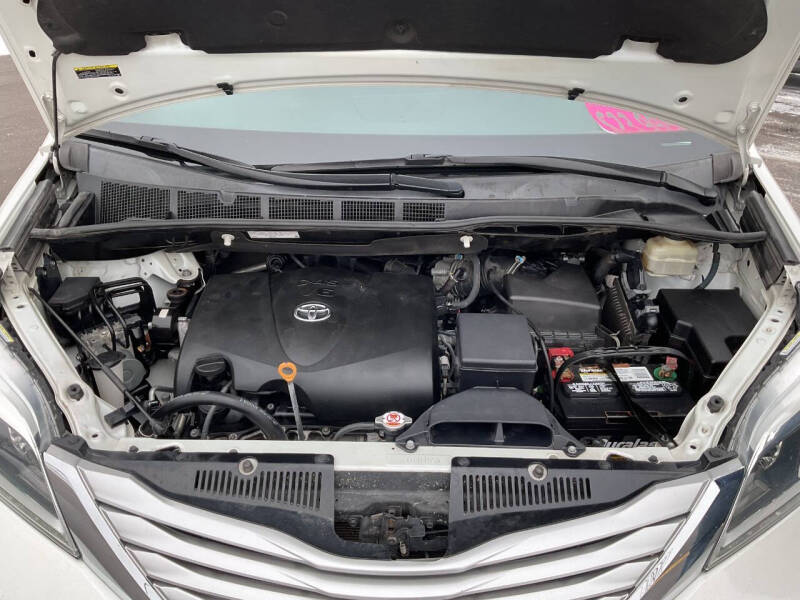 2017 Toyota Sienna Limited Premium 7-Passenger