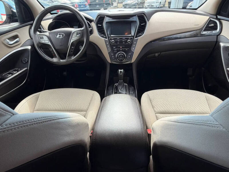 2017 Hyundai Santa Fe SE