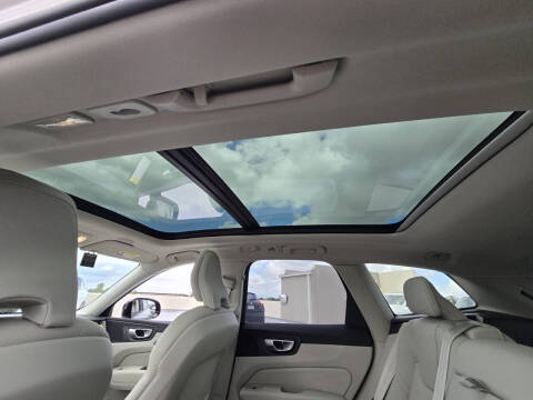 2025 Volvo XC60 B5 Plus Dark Theme