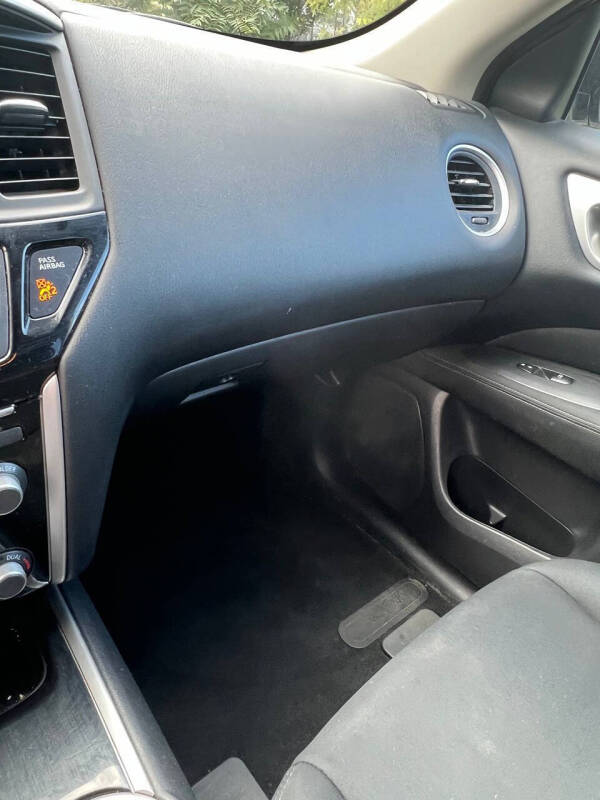 2017 Nissan Pathfinder SL