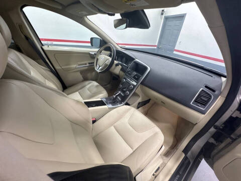 2016 Volvo XC60 T5 Drive-E Premier
