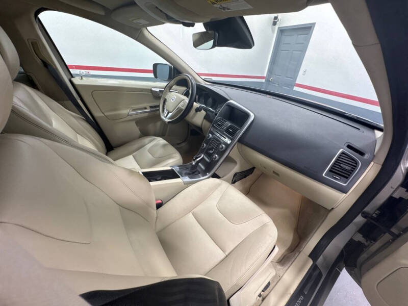 2016 Volvo XC60 T5 Drive-E Premier