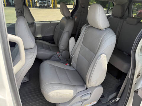 2015 Toyota Sienna XLE 8-Passenger