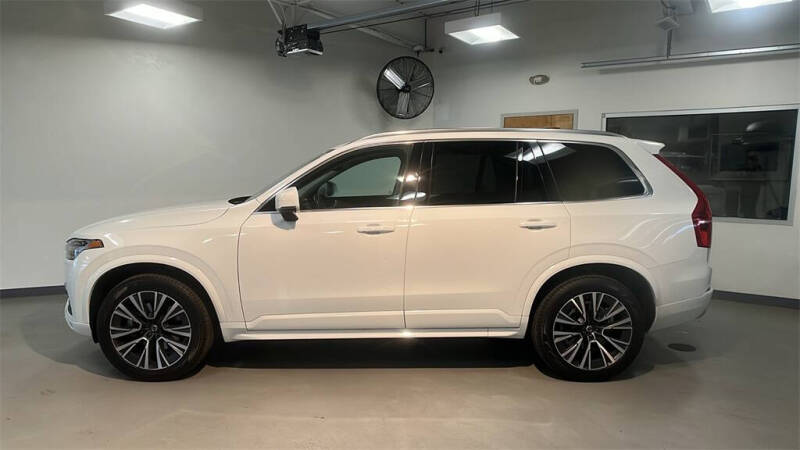 2022 Volvo XC90 T6 Momentum 7-Passenger