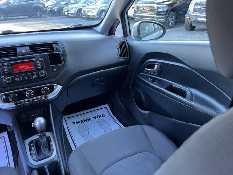 2015 Kia Rio 5-Door LX