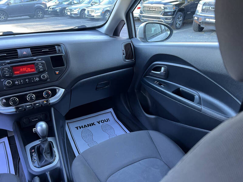 2015 Kia Rio 5-Door LX