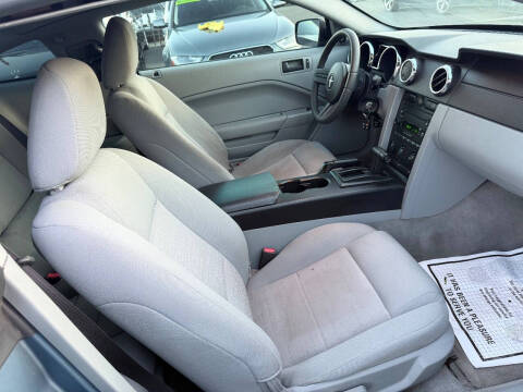 2006 Ford Mustang V6 Deluxe