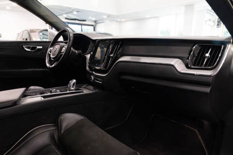 2019 Volvo XC60 T8 eAWD R-Design