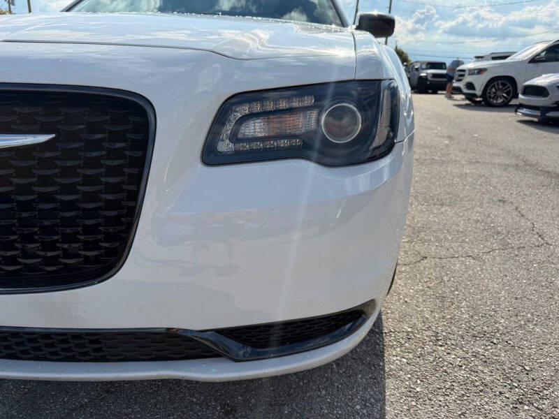 2019 Chrysler 300 Touring