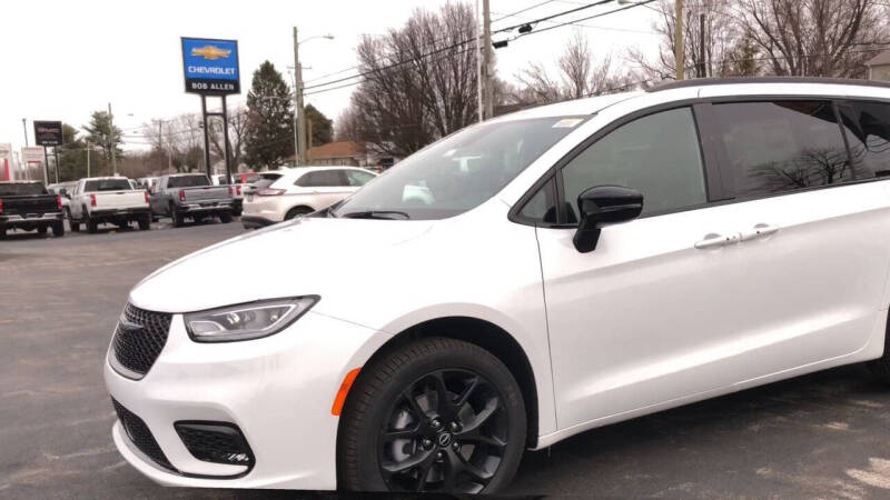 2026 Chrysler Pacifica Select