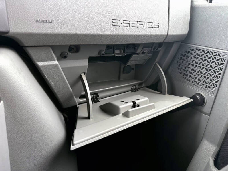 2013 Ford E-Series E-350 SD