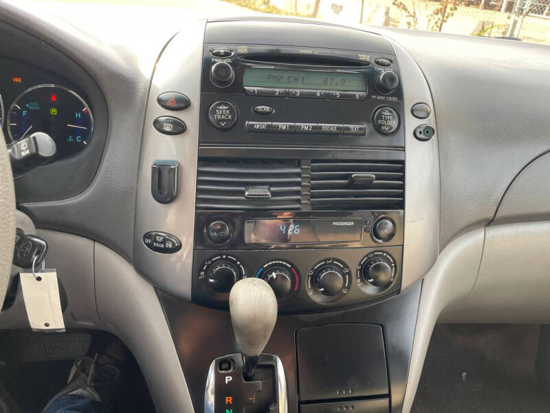 2009 Toyota Sienna LE 7-Passenger