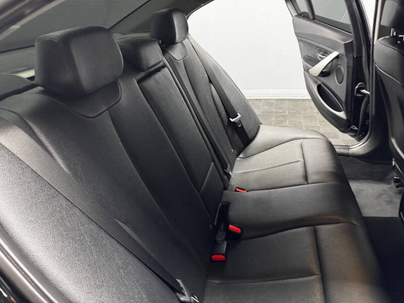 2018 BMW 3 Series 320i