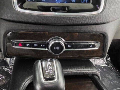 2018 Volvo XC90 T5 Momentum 7-Passenger
