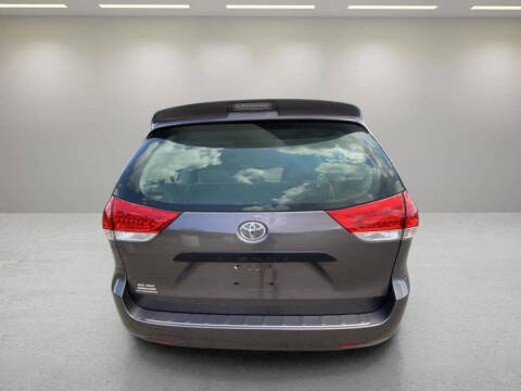 2012 Toyota Sienna Base 7-Passenger