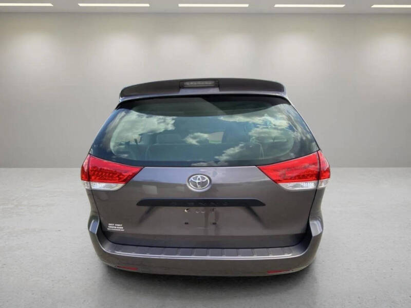 2012 Toyota Sienna Base 7-Passenger