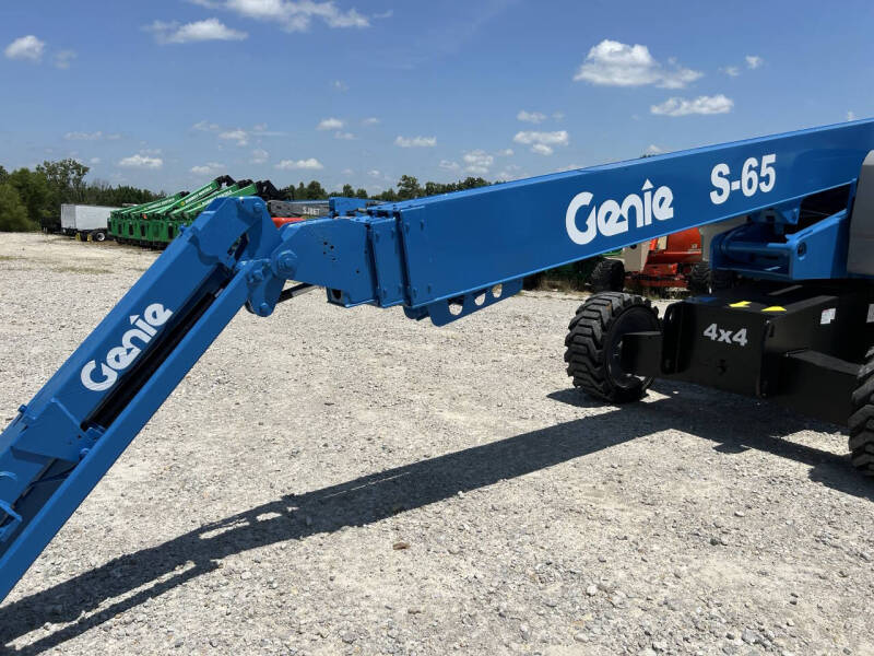 2017 Genie 65' Manlift