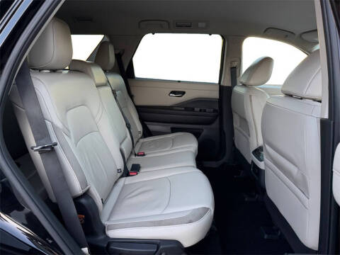 2024 Nissan Pathfinder SL