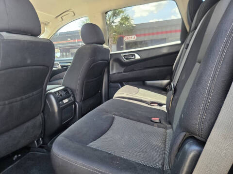 2017 Nissan Pathfinder SV