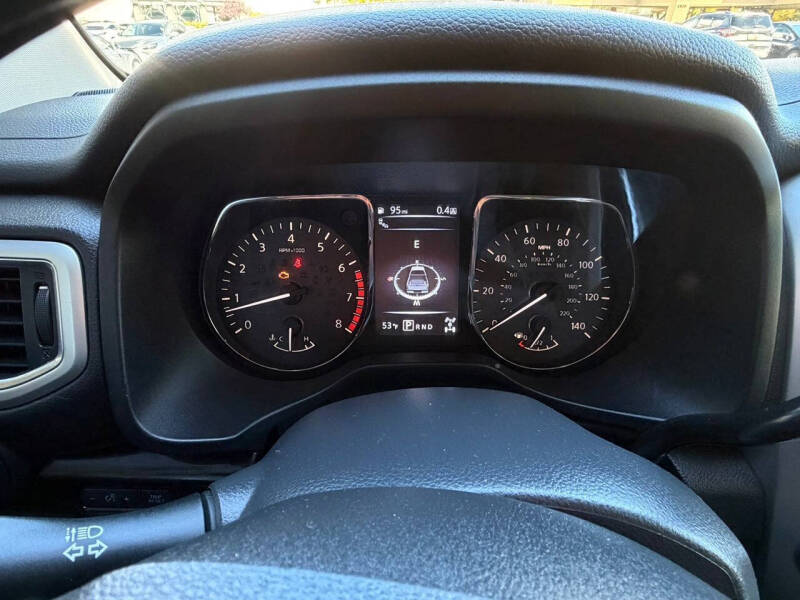 2017 Nissan Titan SV