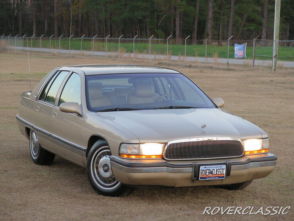 https://cdn05.carsforsale.com/00a530de9def16b9279429f9aea84d1474/1280x960/1995-buick-roadmaster-limited-4dr-sedan.jpg