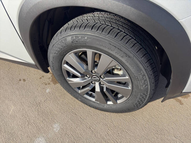 2024 Nissan Pathfinder SV