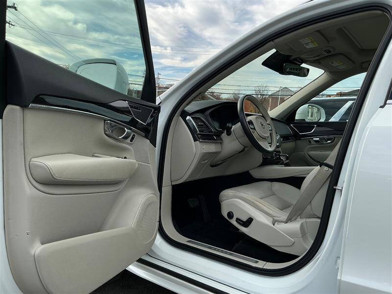 2019 Volvo XC90 T6 Momentum