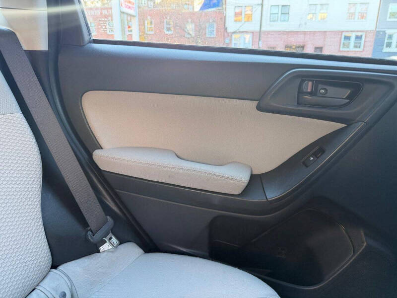 2014 Subaru Forester 2.5i