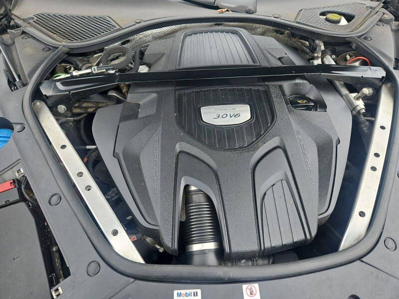 2017 Porsche Panamera 4