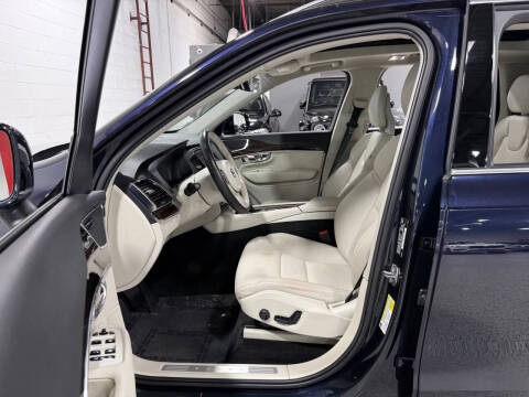 2016 Volvo XC90 T6 Momentum