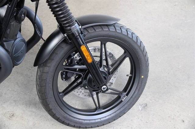 2021 Moto Guzzi V7 Stone
