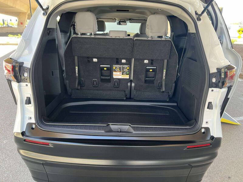 2025 Toyota Sienna LE 8-Passenger