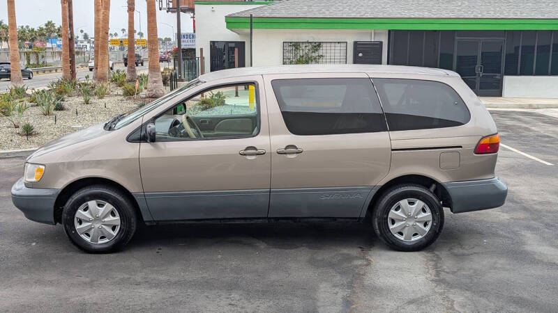1999 Toyota Sienna CE