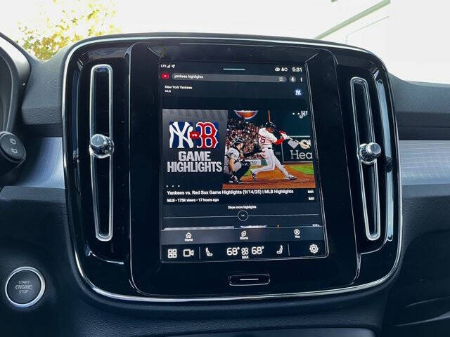 2025 Volvo XC40 B5 Core Bright Theme