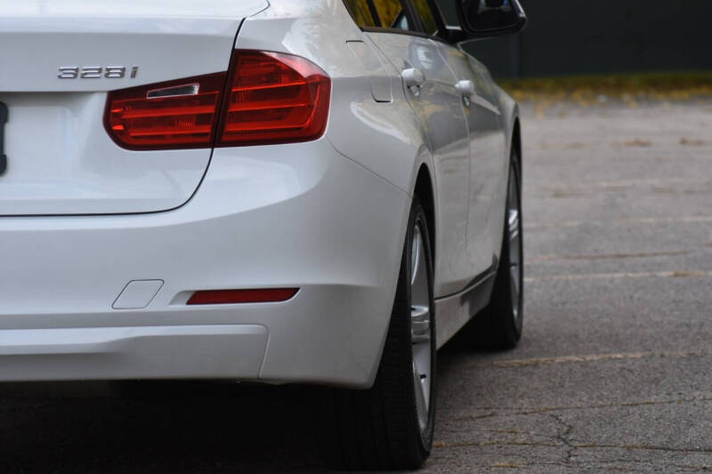 2013 BMW 3 Series 328i photo 12