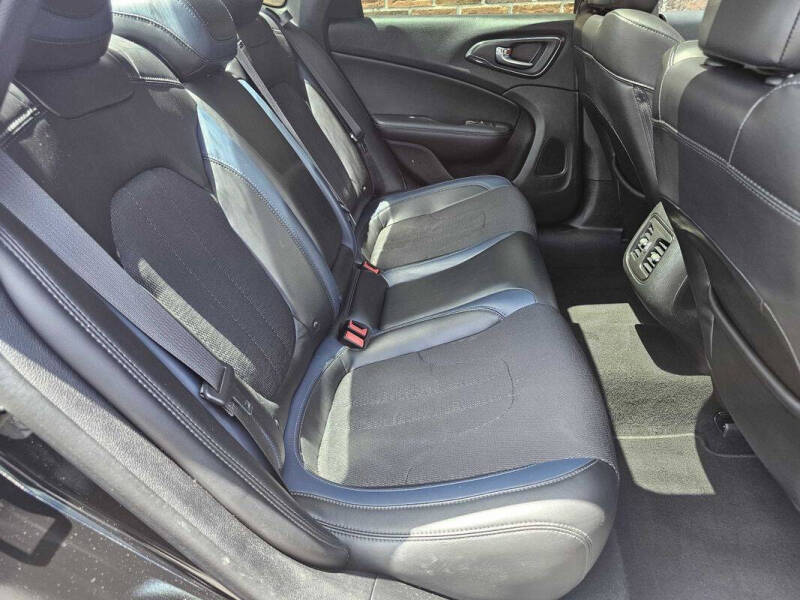 2015 Chrysler 200 S