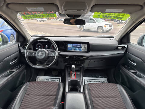 2025 Nissan Kicks SR