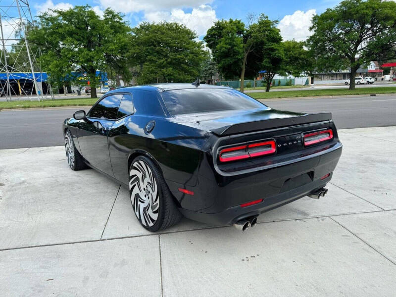 2016 Dodge Challenger 392 HEMI Scat Pack Shaker