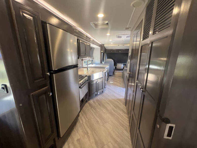 2020 Holiday Rambler Invicta