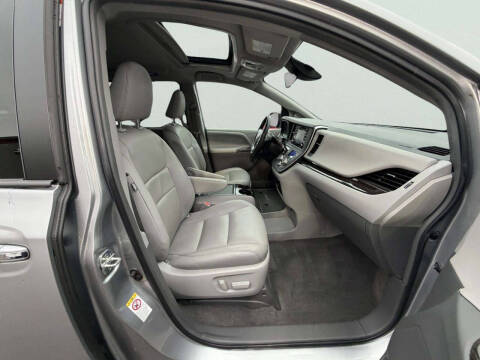 2018 Toyota Sienna XLE 8-Passenger