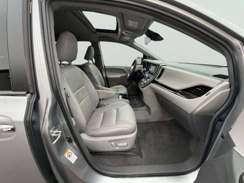 2018 Toyota Sienna XLE 8-Passenger