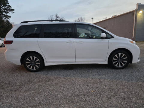 2018 Toyota Sienna LE 7-Passenger