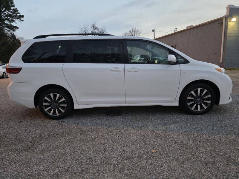 2018 Toyota Sienna LE 7-Passenger